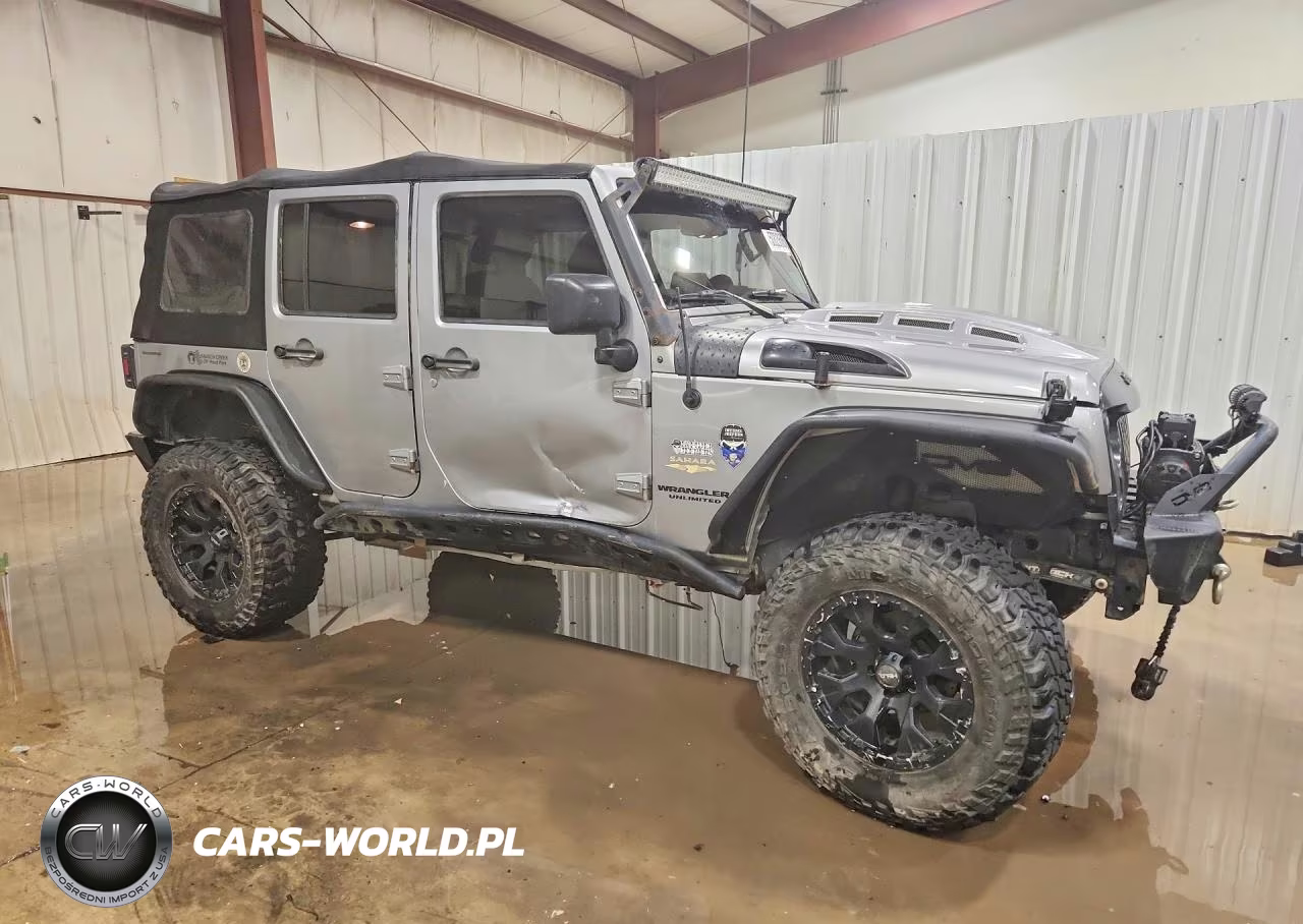 2015 Jeep Wrangler Unlimited Sahara VIN:1C4BJWEG7FL612010 - 4