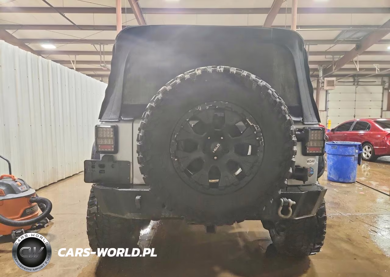 2015 Jeep Wrangler Unlimited Sahara VIN:1C4BJWEG7FL612010 - 6