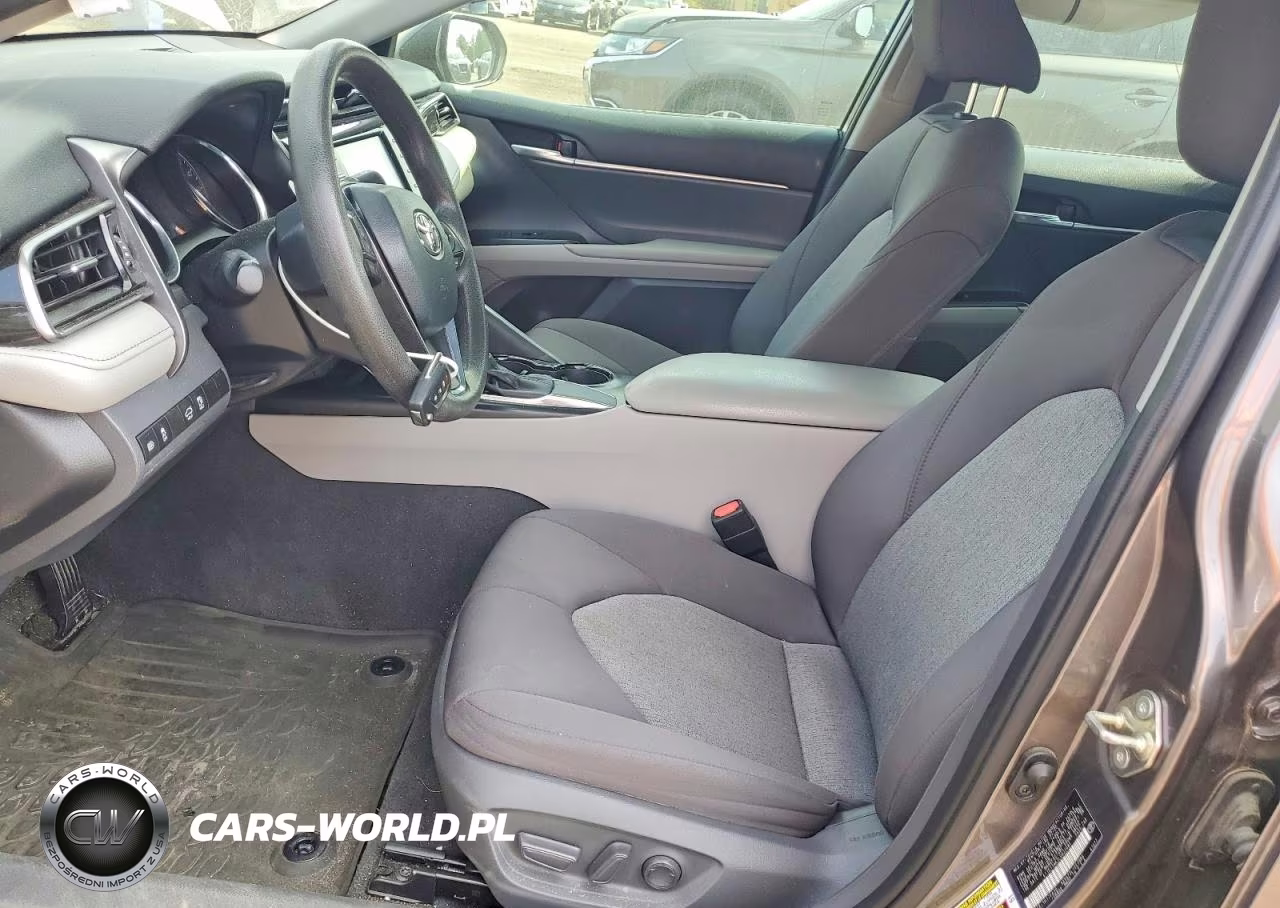 2020 Toyota Camry Le VIN:4T1C11AK3LU932685 - 7
