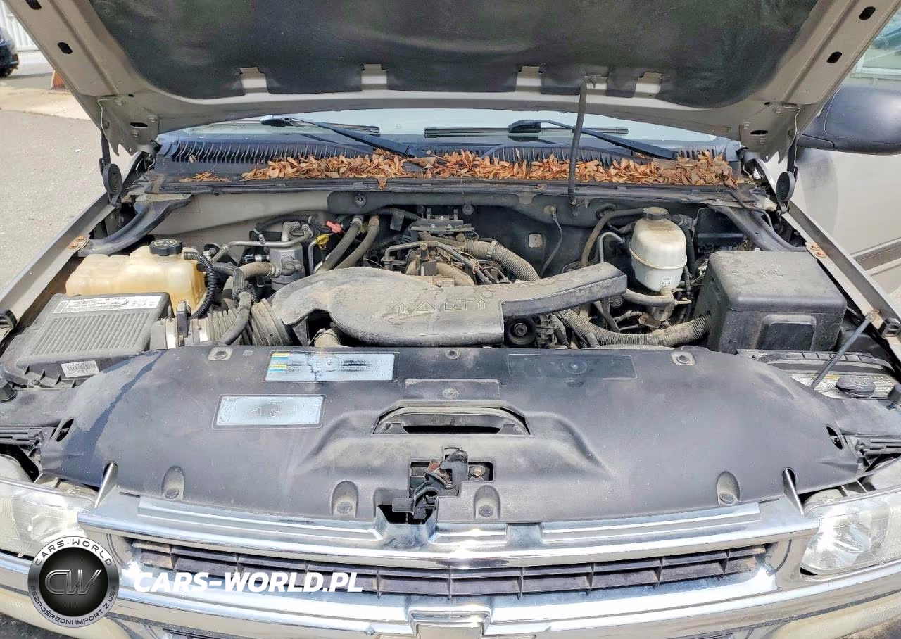 2005 Chevrolet Suburban C1500 VIN:3GNEC16Z55G235884 - 12