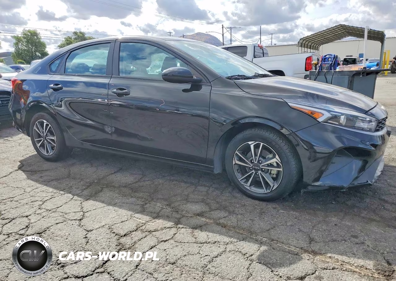 2023 Kia Forte Lxs VIN:3KPF24AD6PE662907 - 4