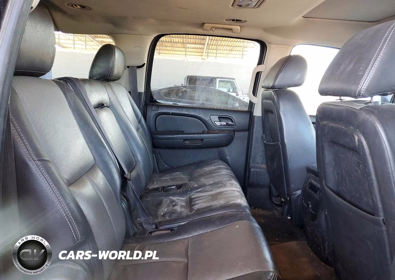 2013 Chevrolet Suburban VIN:1GNSCHE02DR212835 - 11
