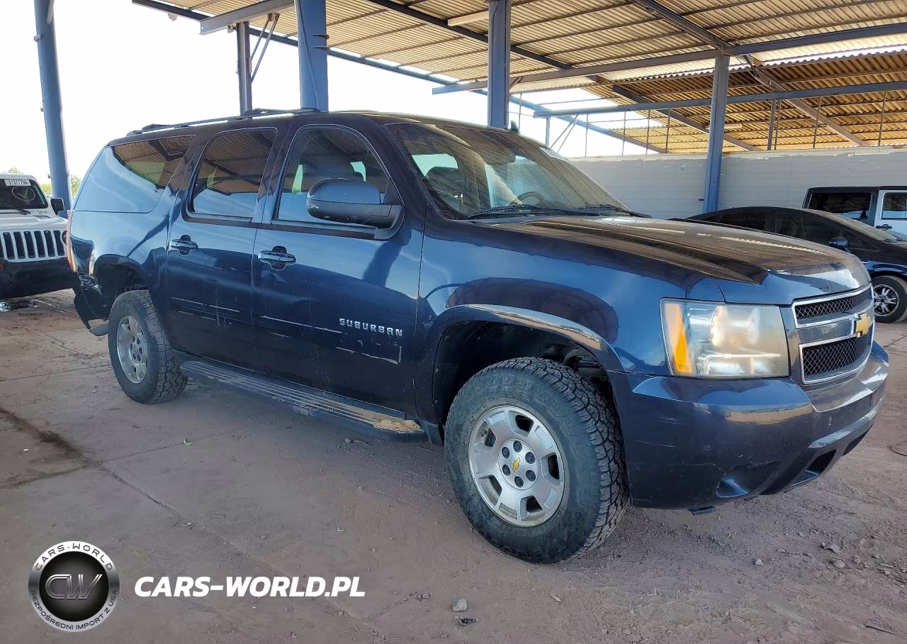2013 Chevrolet Suburban VIN:1GNSCHE02DR212835 - 4