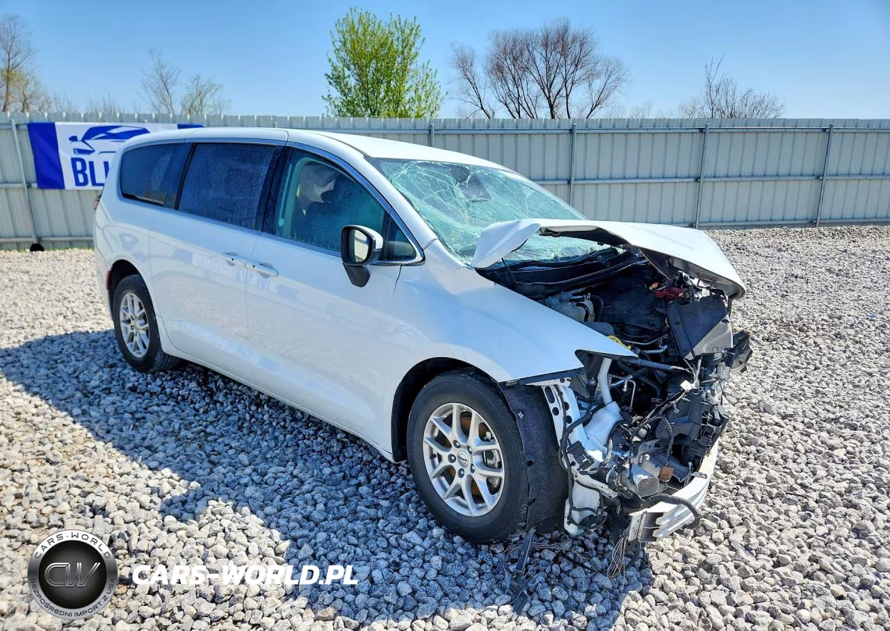 2023 Chrysler Pacifica Touring L VIN:2C4RC1BG7PR605776 - 4