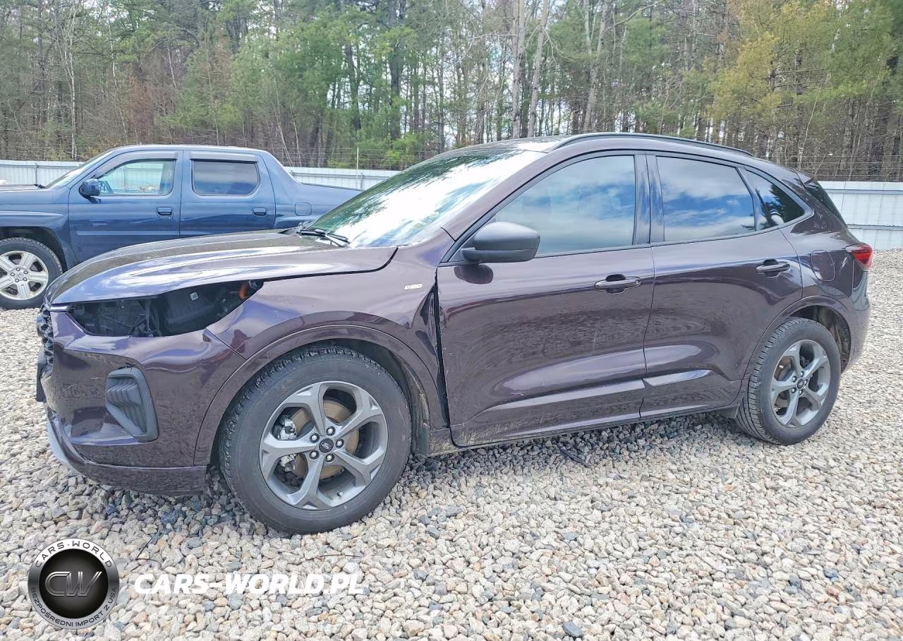 2023 Ford Escape St Line
