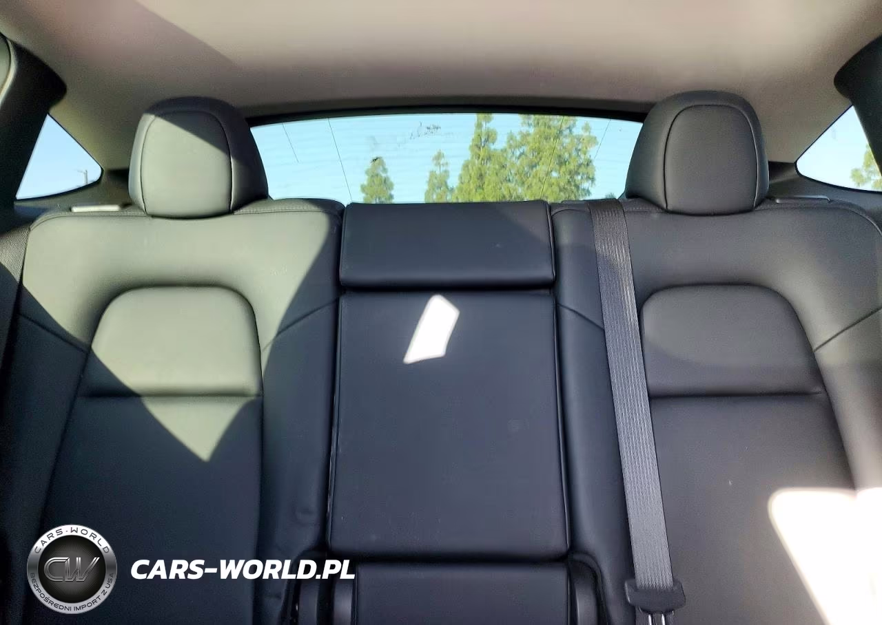 2022 Tesla Model Y VIN:7SAYGDEE7NF408260 - 10