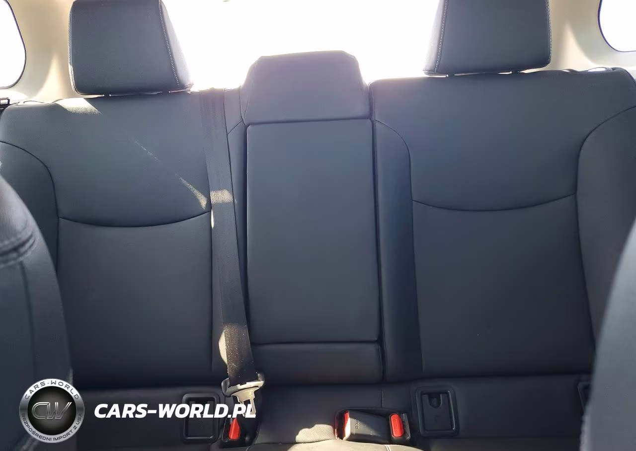 2025 Toyota Corolla Cross Xle VIN:7MUDAABG9SV145056 - 10
