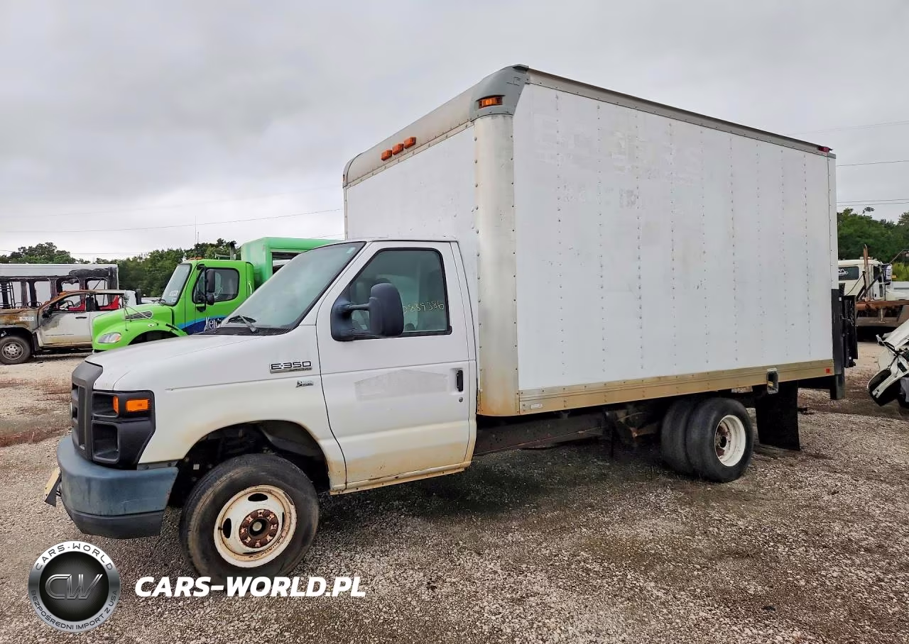 2012 Ford Econoline E350 Super Duty Cutaway Van