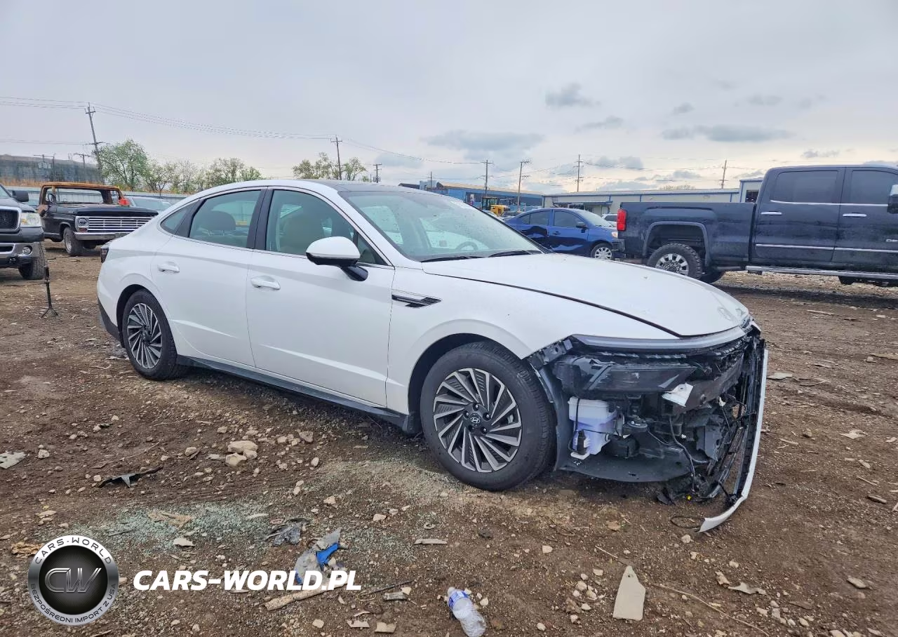 2025 Hyundai Sonata Hybrid Limited VIN:KMHL54JJ2SA126429 - 4