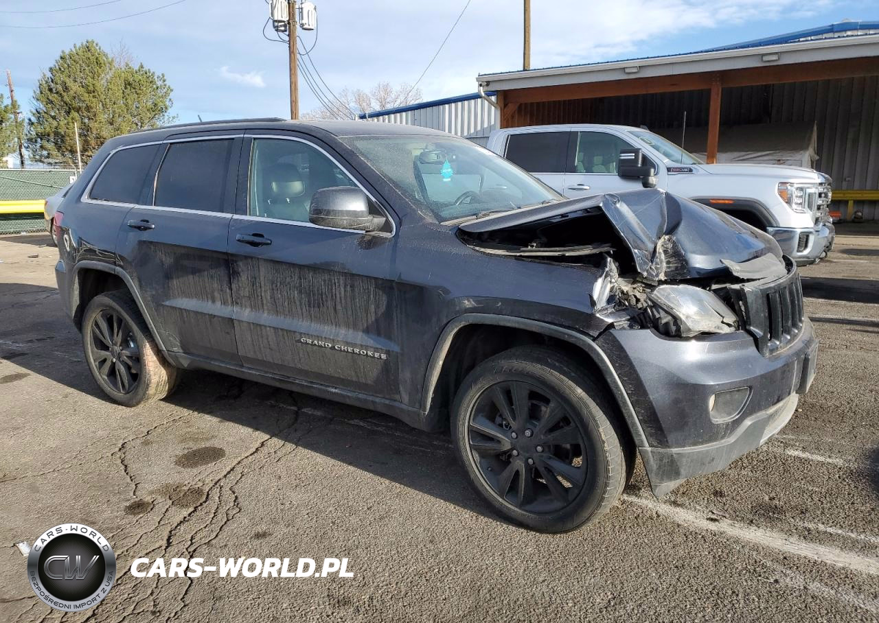 2013 Jeep Grand Cherokee Laredo VIN:1C4RJFAT2DC562180 - 4