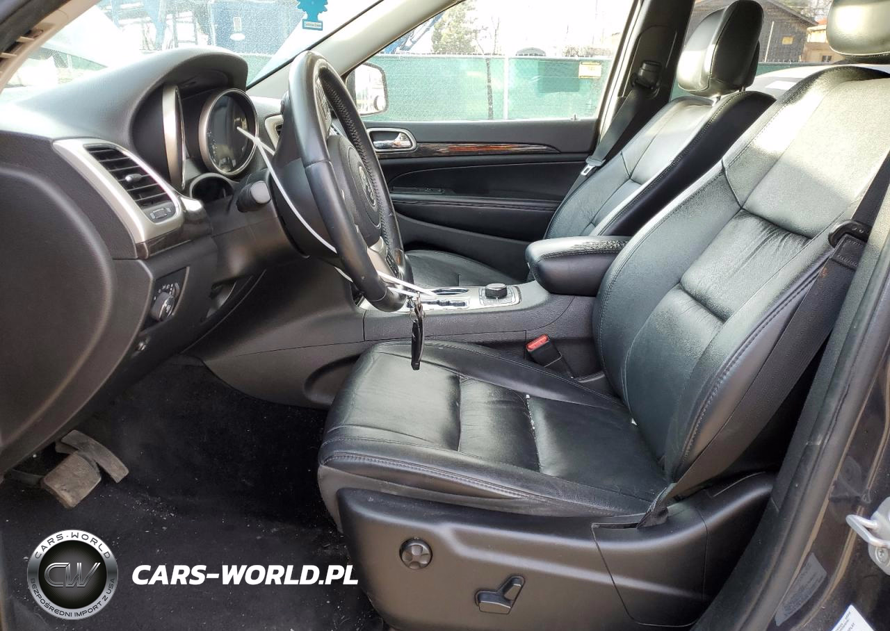 2013 Jeep Grand Cherokee Laredo VIN:1C4RJFAT2DC562180 - 7