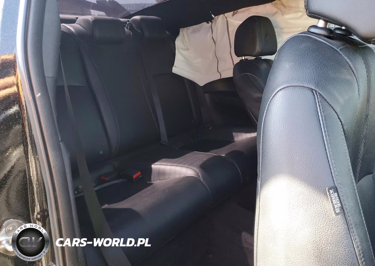 2019 Honda Civic Touring VIN:2HGFC3B90KH354115 - 10