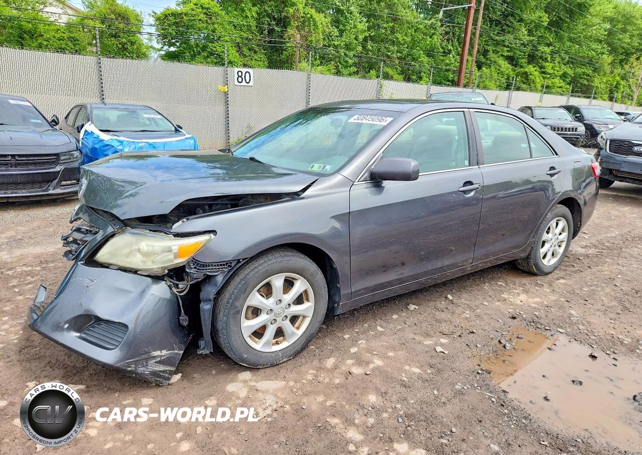 2011 Toyota Camry Le – zdjęcie 1 z 12
