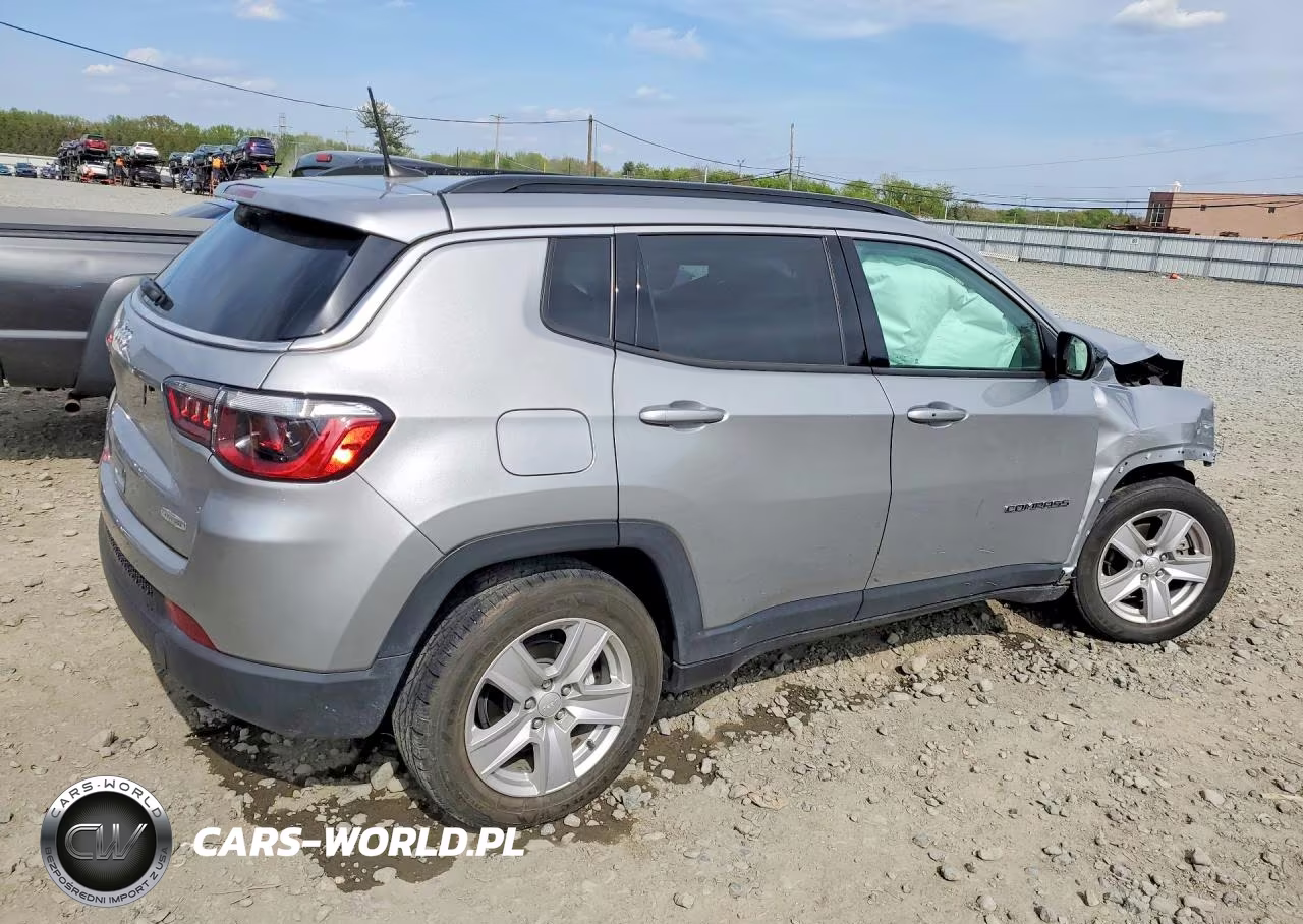 2022 Jeep Compass Latitude VIN:3C4NJDBB6NT233058 - 3
