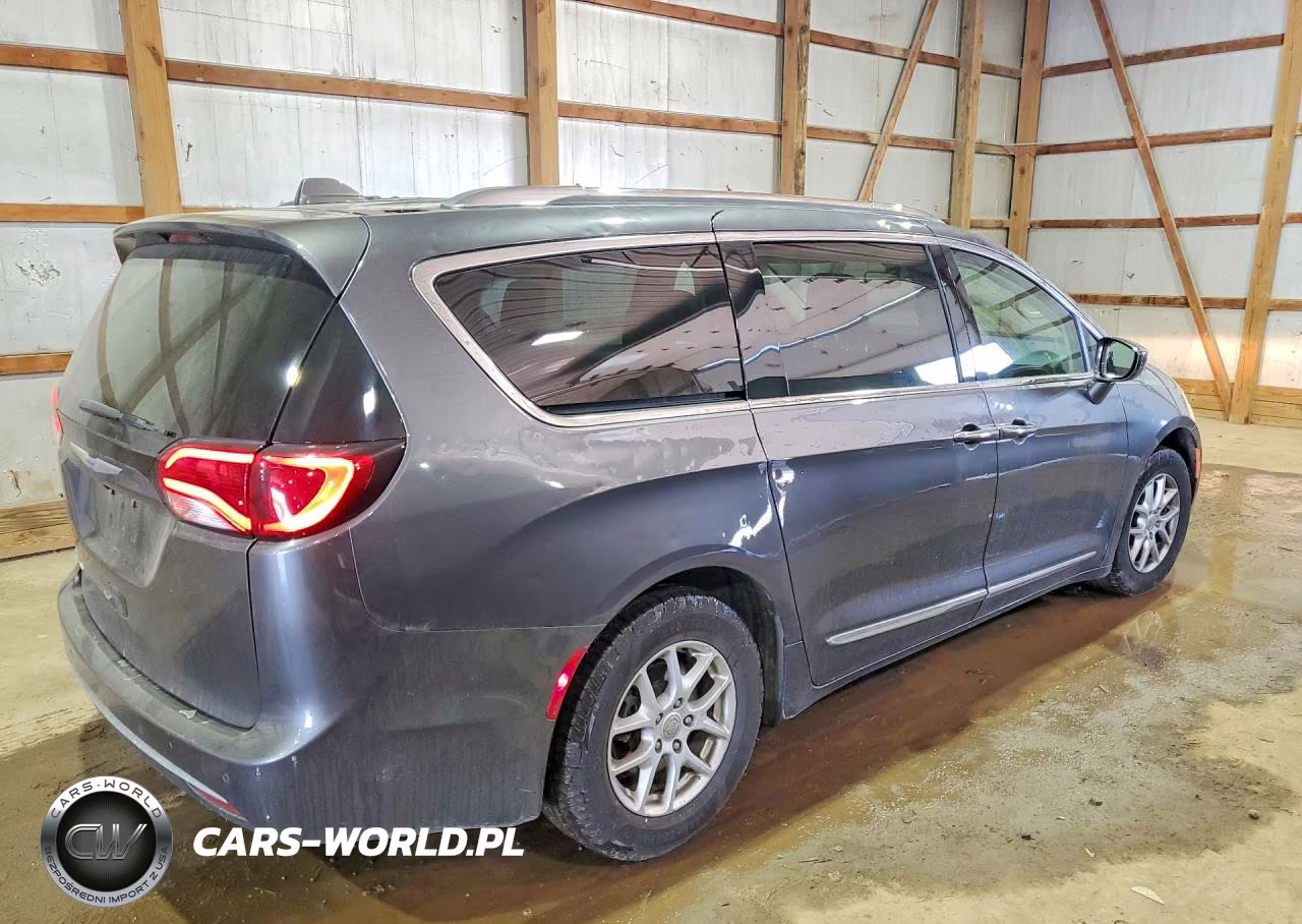 2020 Chrysler Pacifica Touring L VIN:2C4RC1BG2LR275362 - 3
