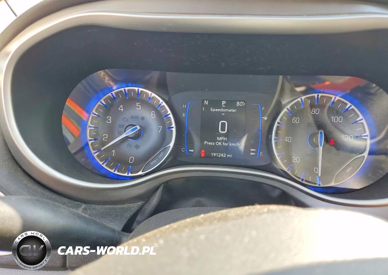 2020 Chrysler Pacifica Touring L VIN:2C4RC1BG2LR275362 - 9