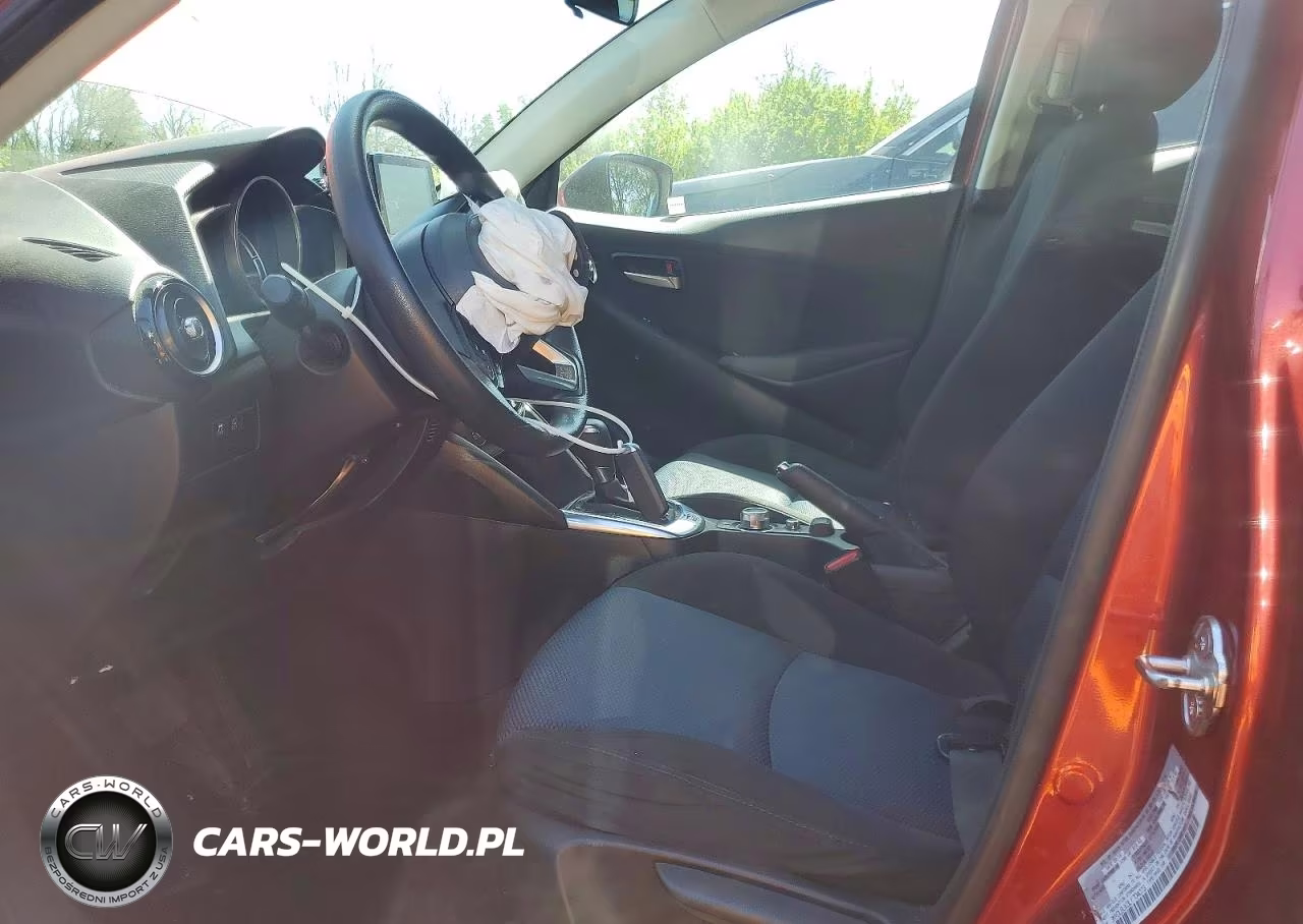 2020 Toyota Yaris Hatchback Le VIN:3MYDLBJV3LY704073 - 7