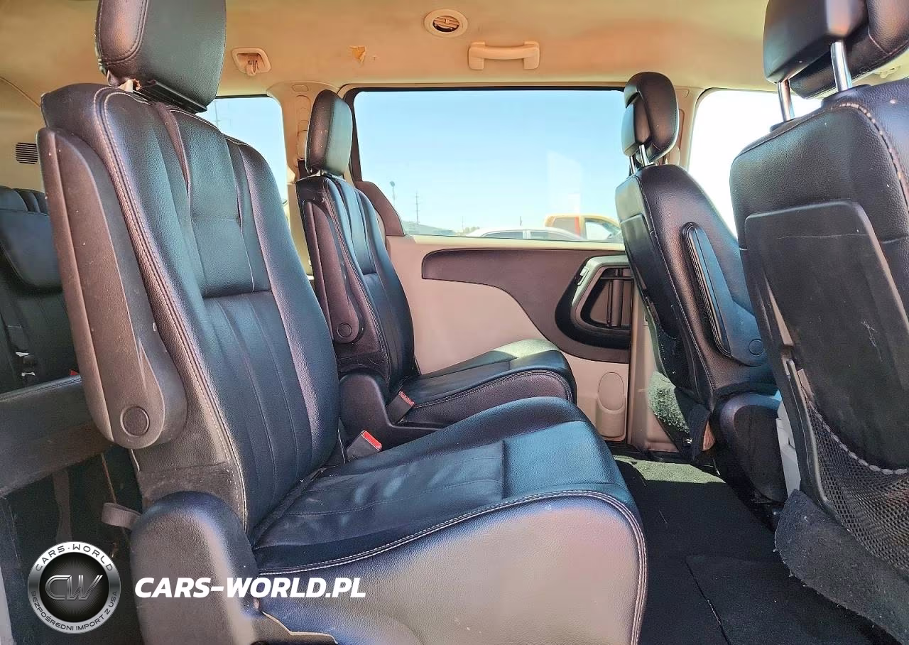 2016 Chrysler Town & Country Touring VIN:2C4RC1BG5GR282618 - 11