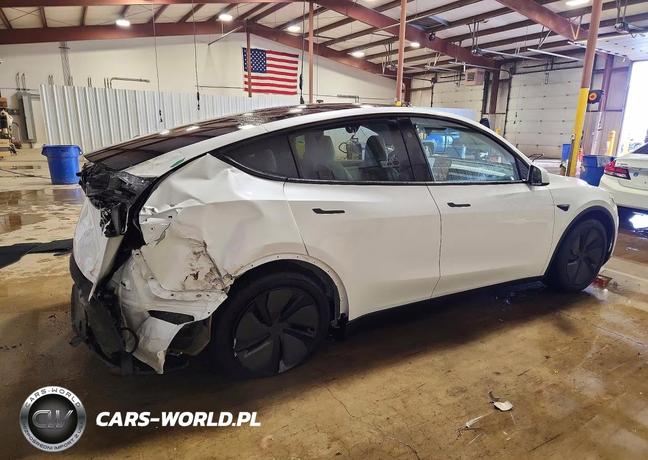 2026 Tesla Model Y VIN:7SAYGDEE5TA581978 - 3