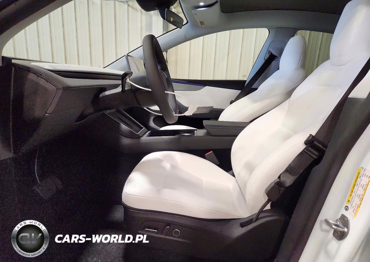2026 Tesla Model Y VIN:7SAYGDEE5TA581978 - 7