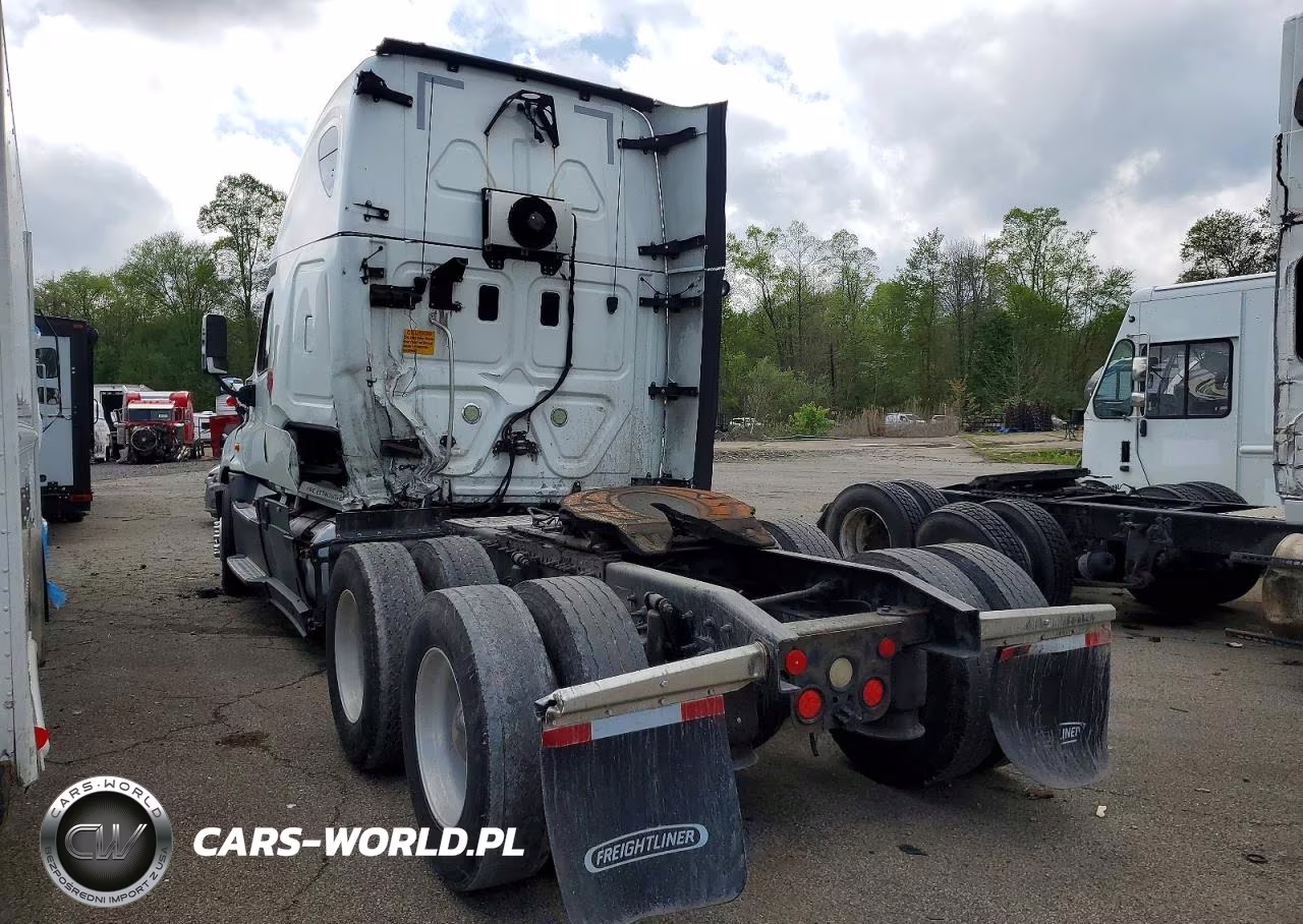 2016 Freightliner Cascadia 125 Semi Truck VIN:3AKJGLBGXGSGX2717 - 3