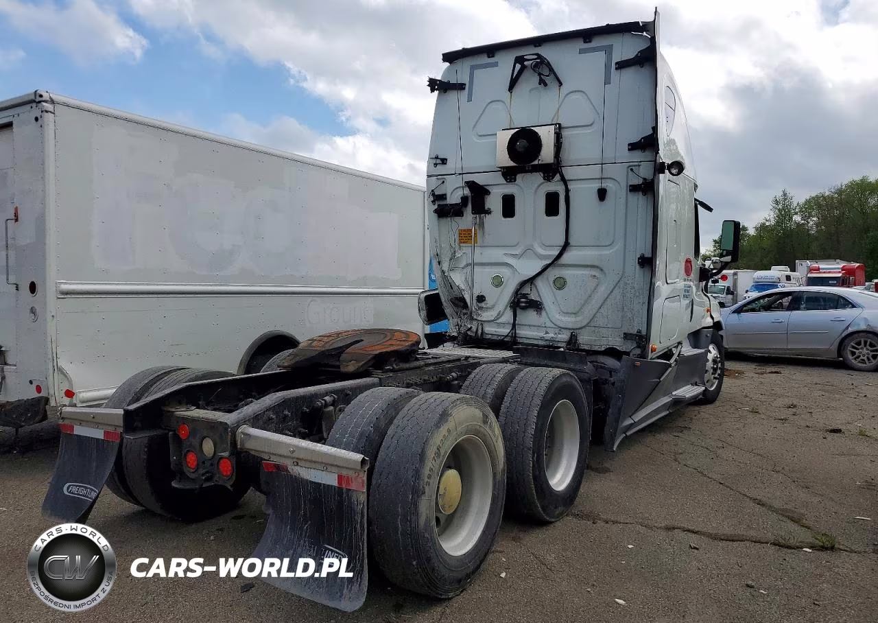 2016 Freightliner Cascadia 125 Semi Truck VIN:3AKJGLBGXGSGX2717 - 4
