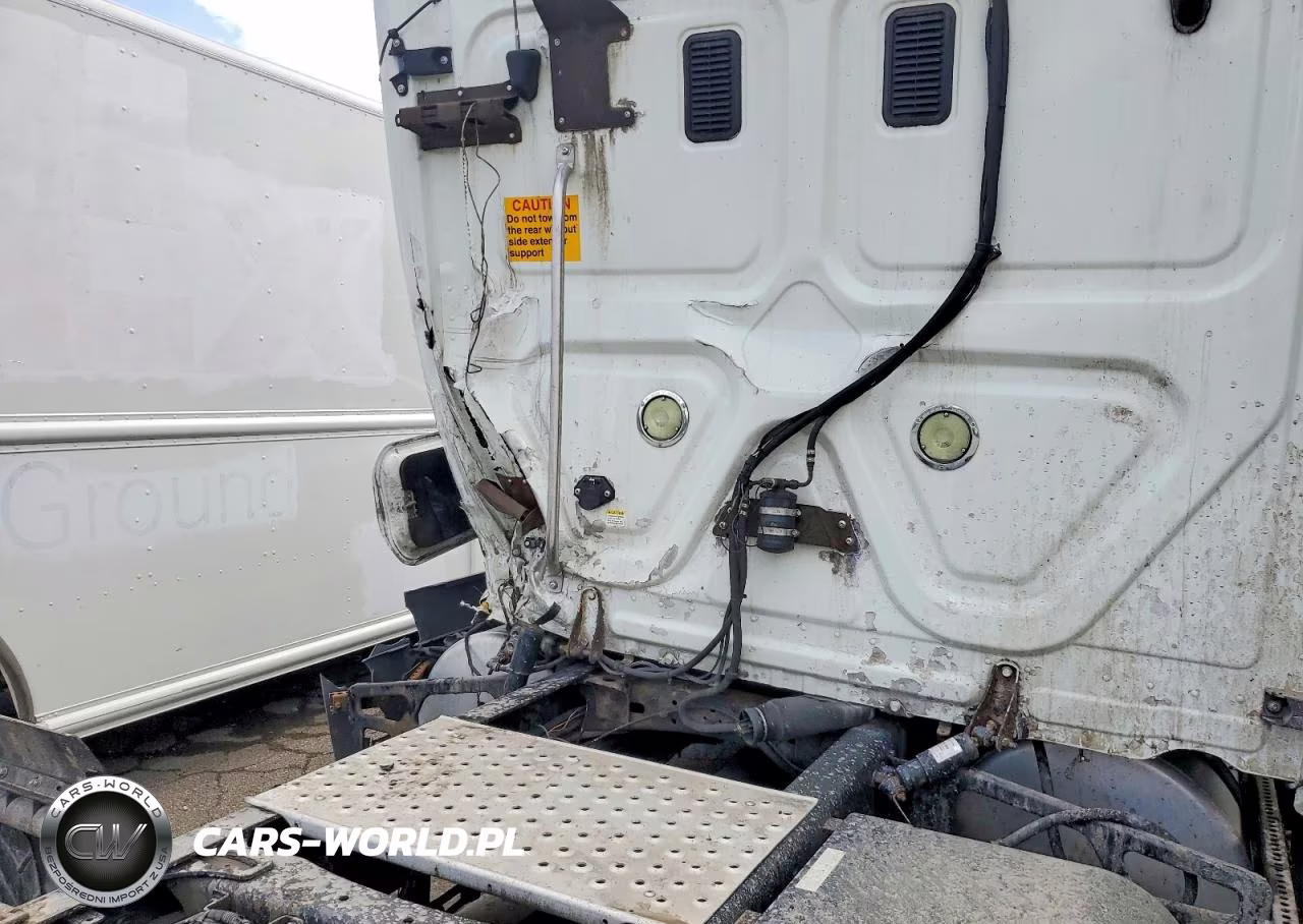 2016 Freightliner Cascadia 125 Semi Truck VIN:3AKJGLBGXGSGX2717 - 9