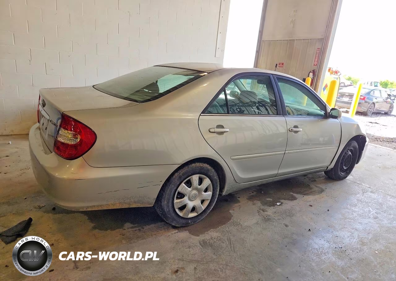 2003 Toyota Camry Le VIN:4T1BE32K83U241212 - 3