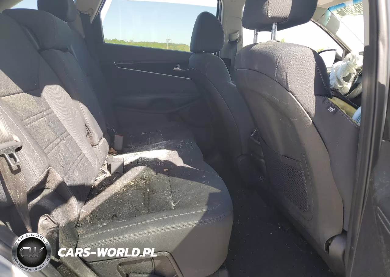 2019 Kia Sorento L VIN:5XYPG4A37KG530800 - 11