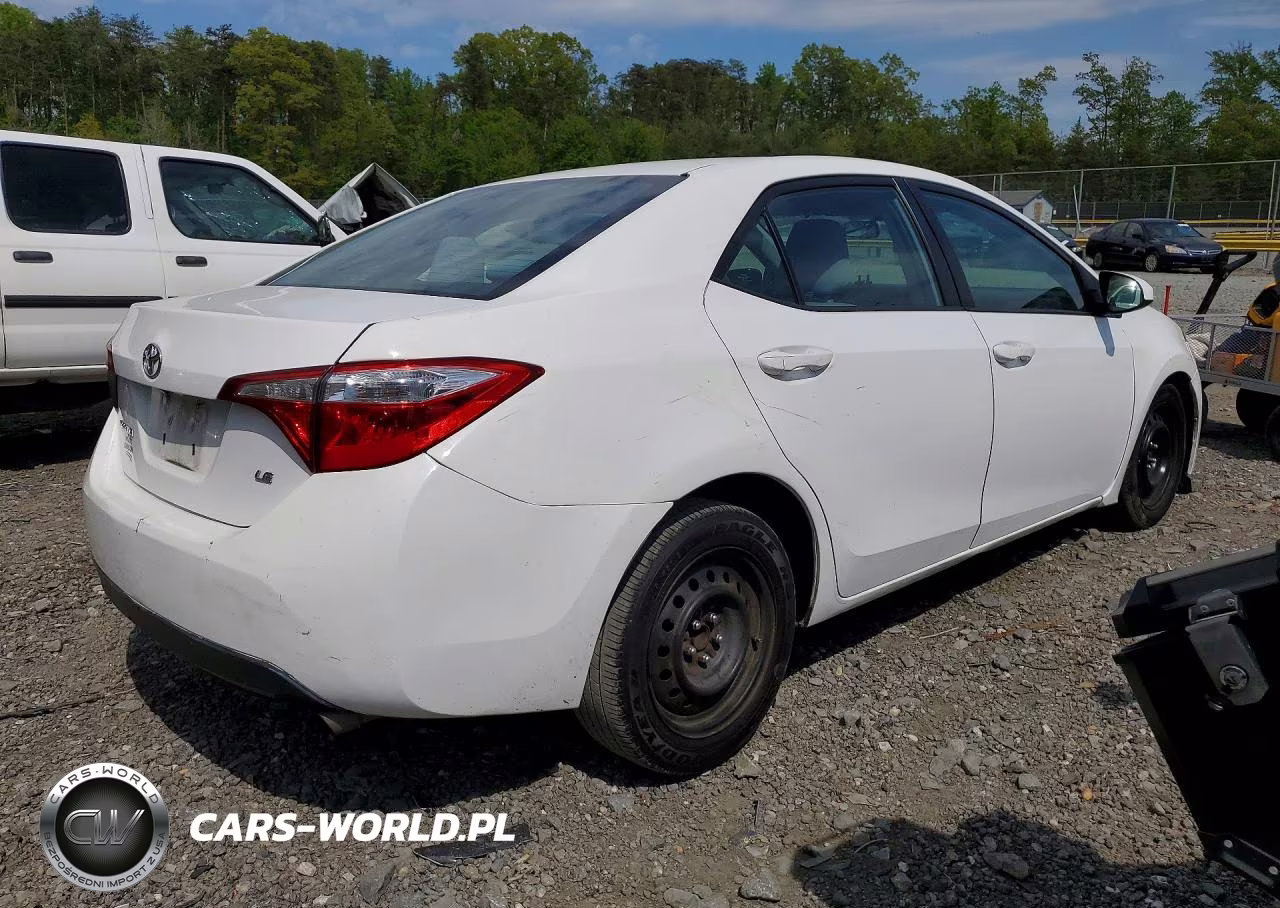 2015 Toyota Corolla Le VIN:2T1BURHE8FC238811 - 3