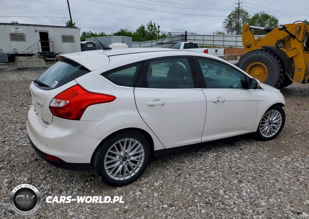 2014 Ford Focus Titanium VIN:1FADP3N23EL303441 - 3