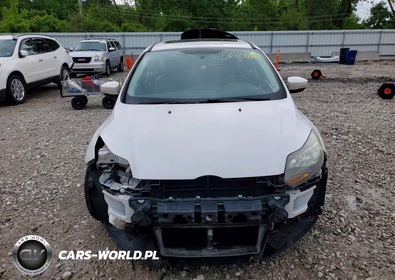 2014 Ford Focus Titanium VIN:1FADP3N23EL303441 - 5