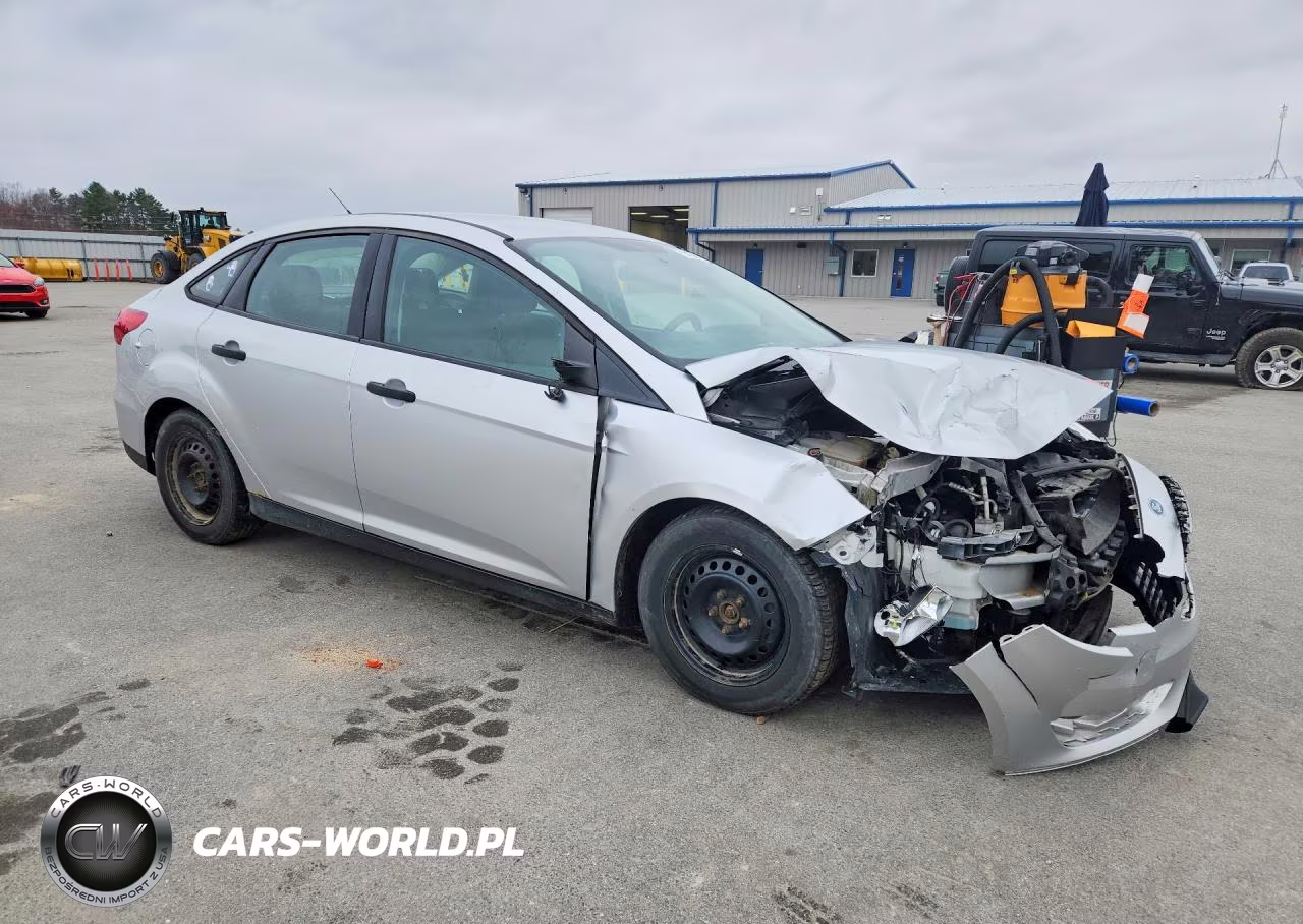 2015 Ford Focus S VIN:1FADP3E29FL341404 - 4