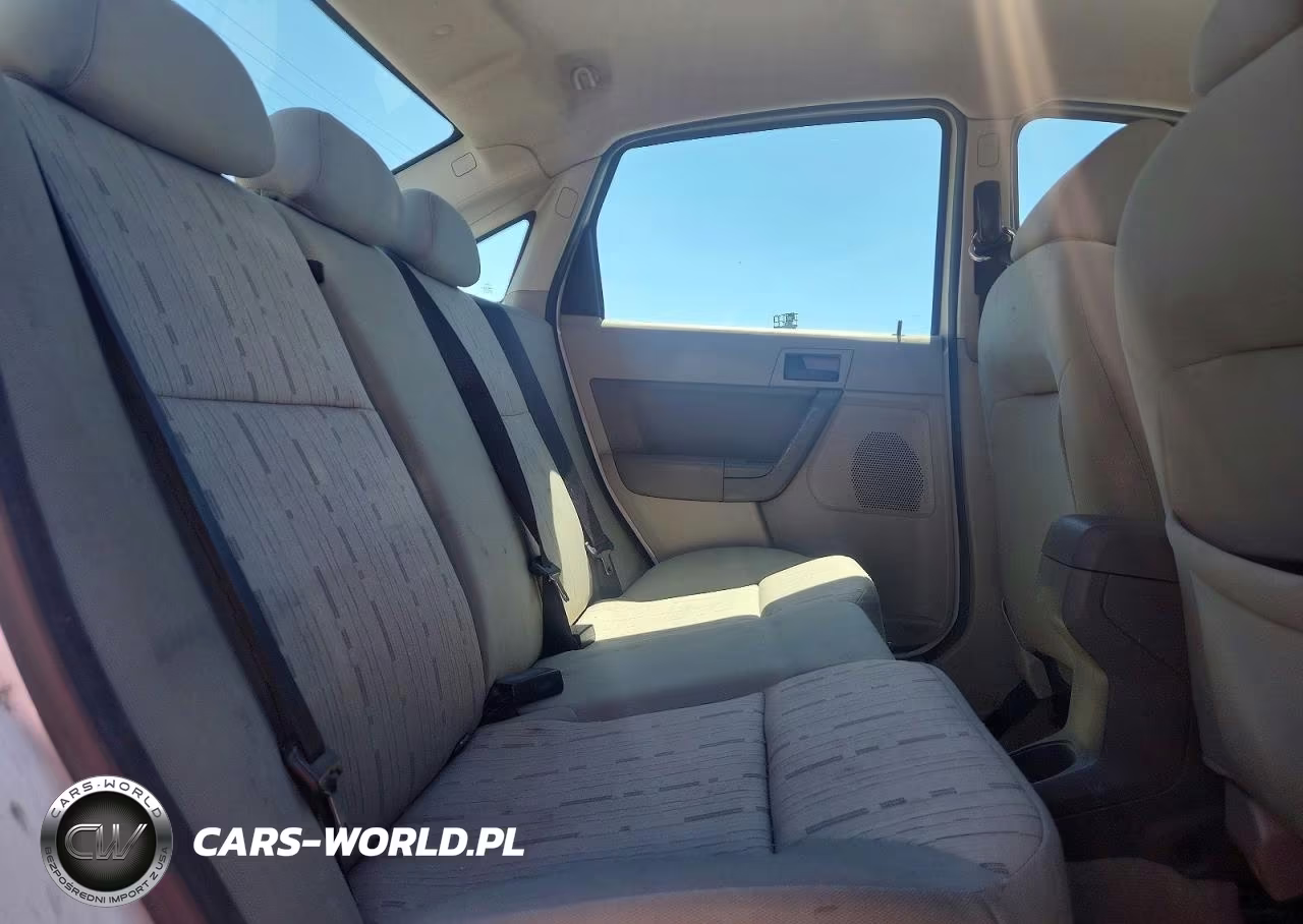 2010 Ford Focus Se VIN:1FAHP3FN1AW130442 - 10