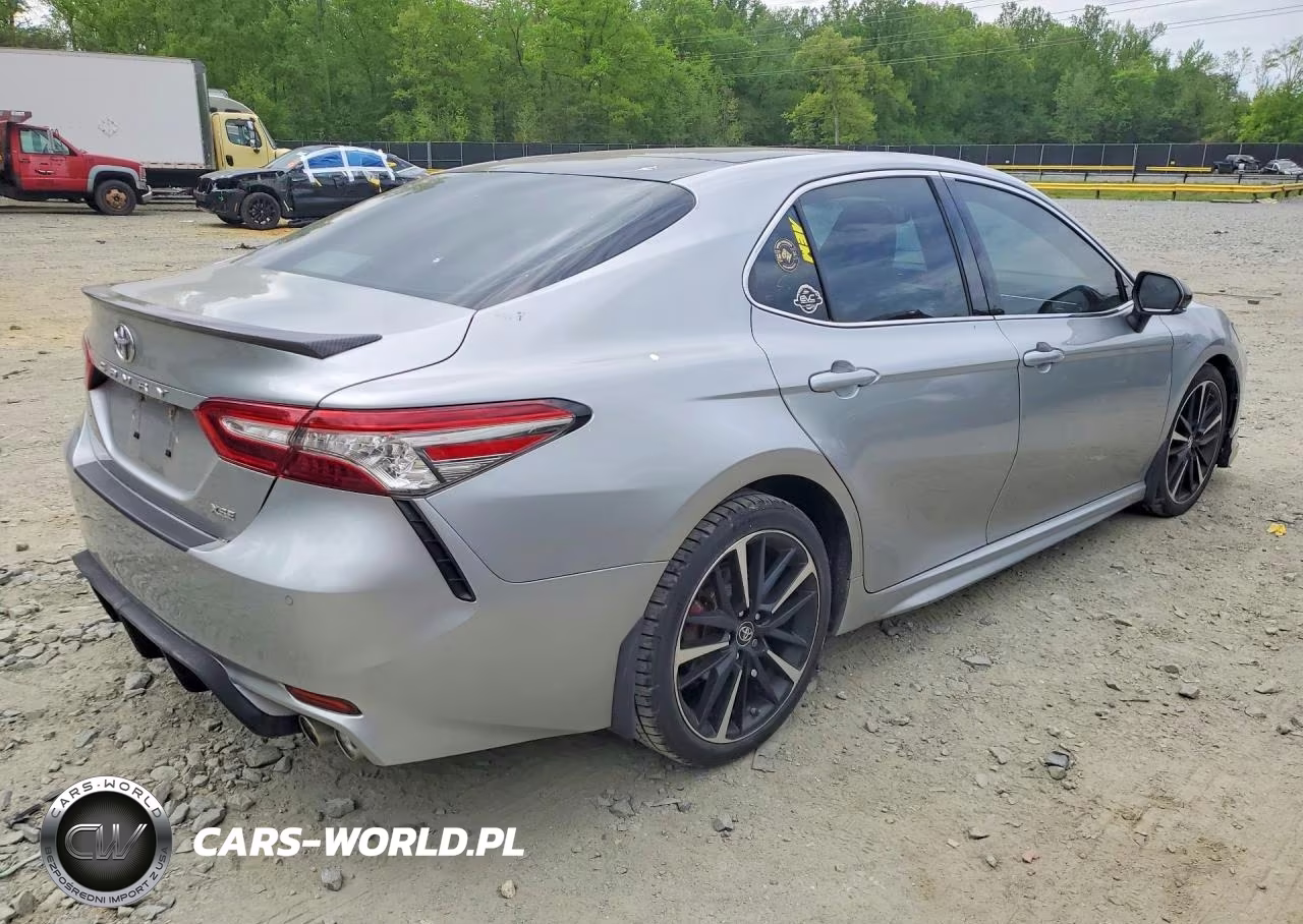 2018 Toyota Camry Xse VIN:4T1B61HK1JU139420 - 3