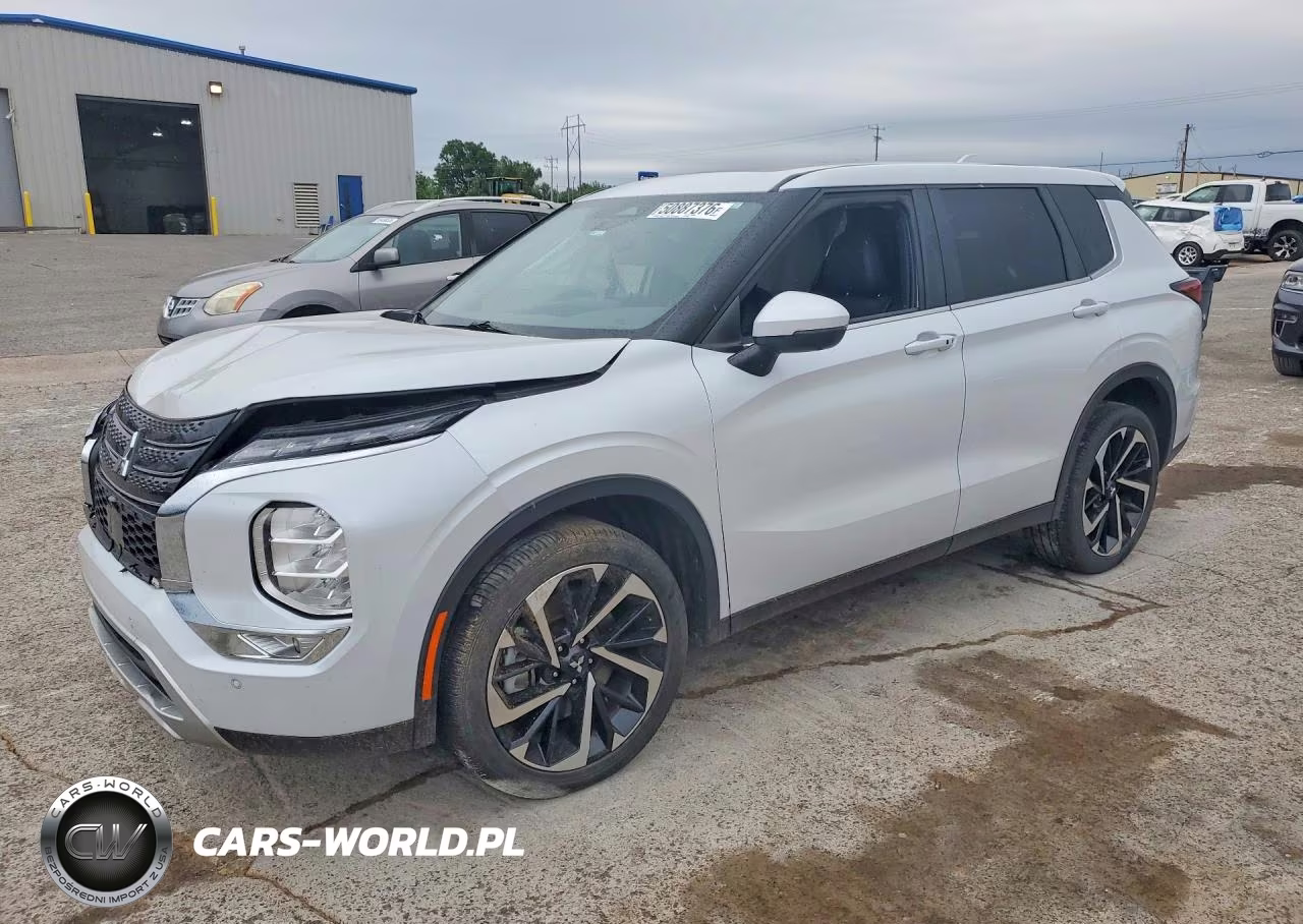 2023 Mitsubishi Outlander Se