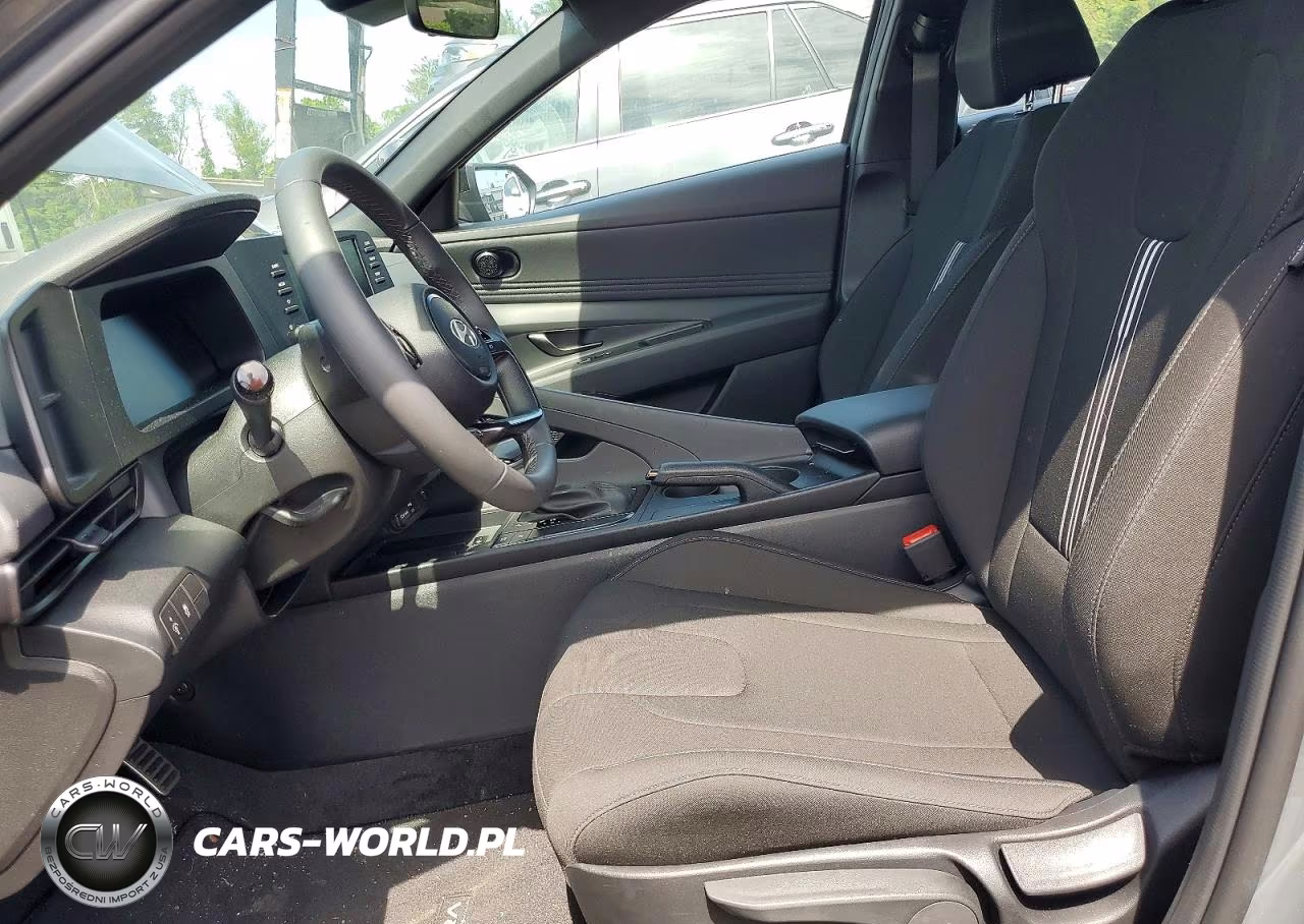 2025 Hyundai Elantra Sel Sport VIN:KMHLM4DG2SU043682 - 7