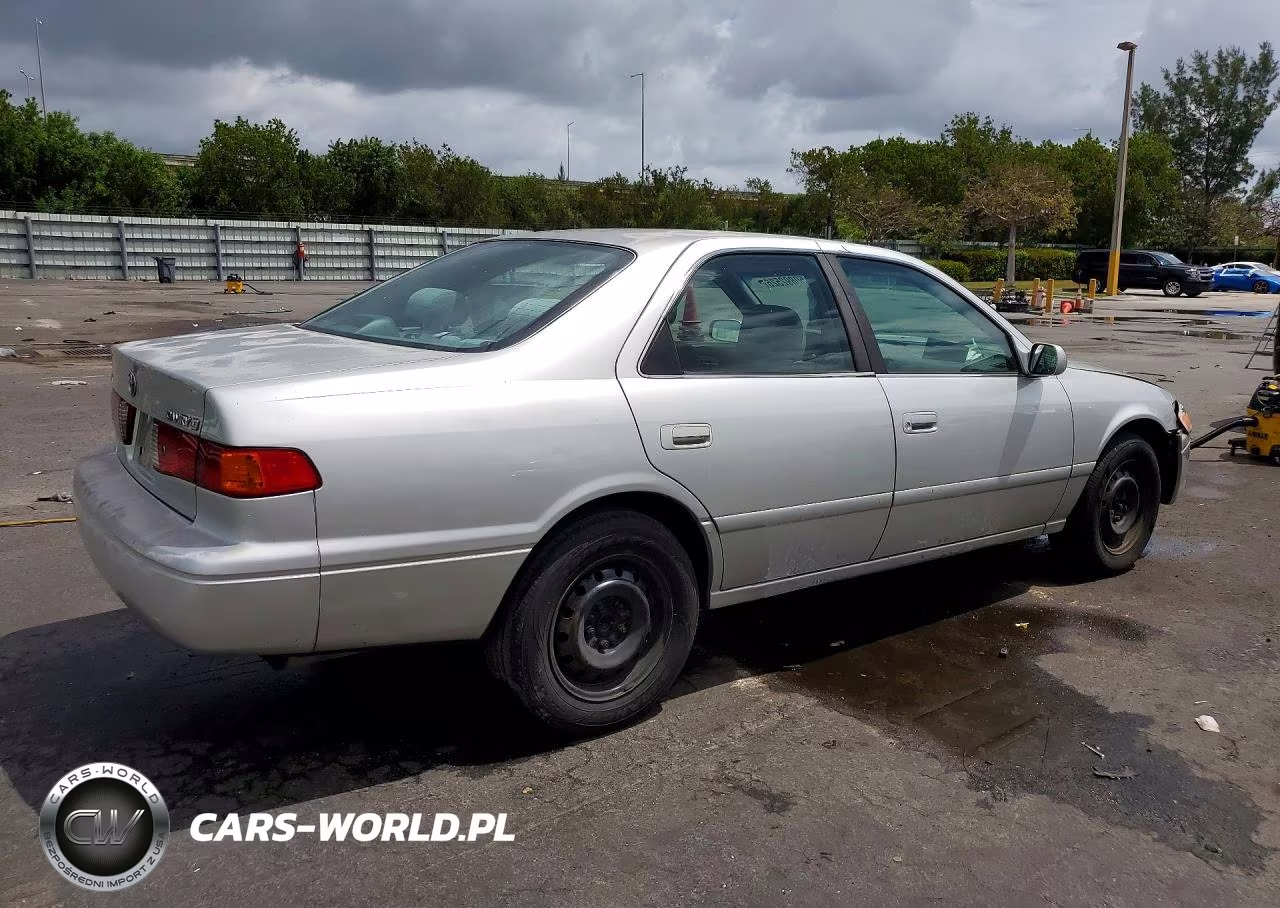 2001 Toyota Camry Le VIN:JT2BG22K610602023 - 3