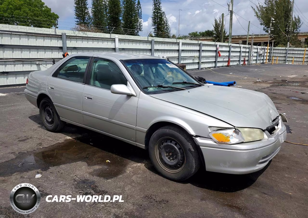 2001 Toyota Camry Le VIN:JT2BG22K610602023 - 4