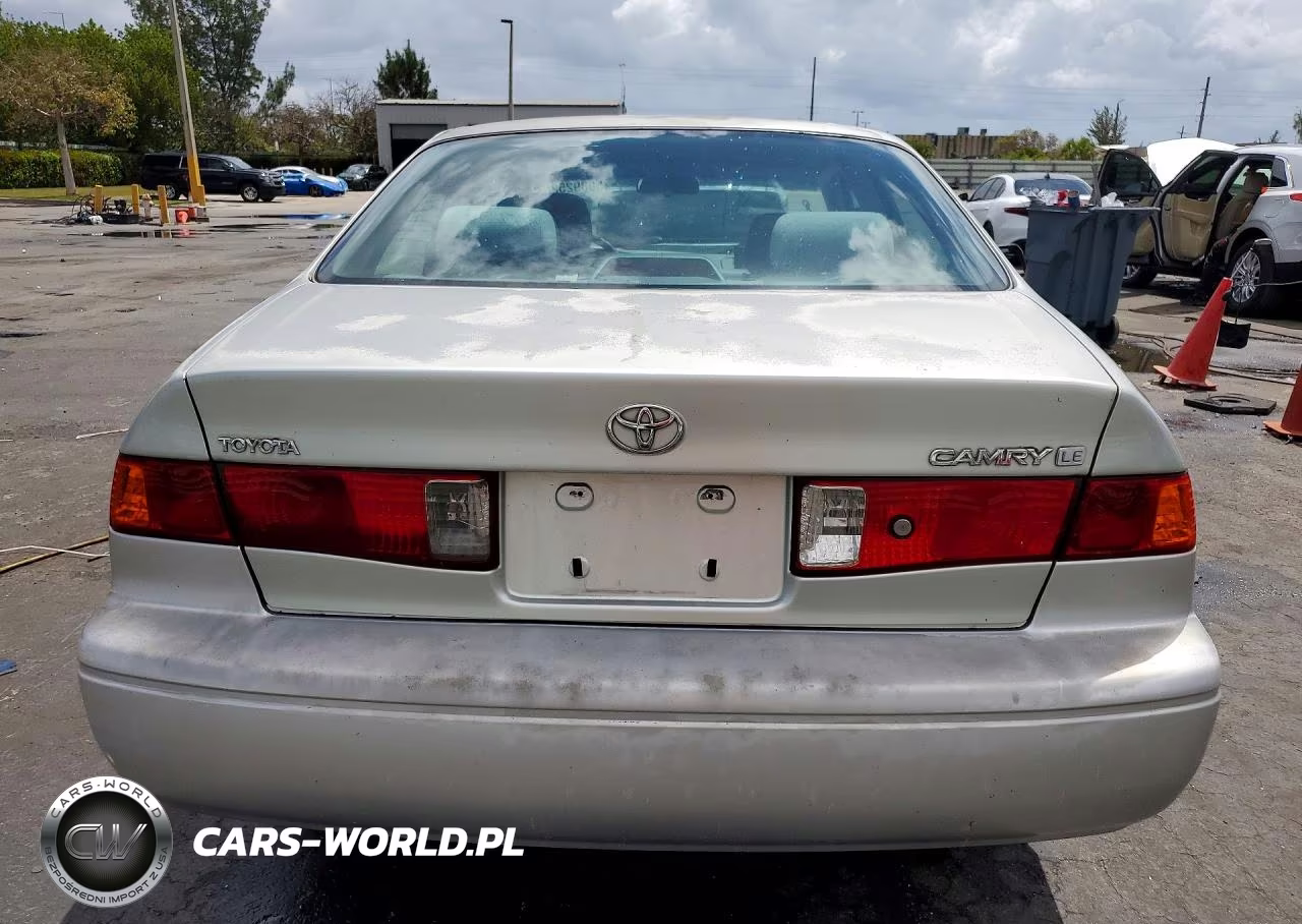 2001 Toyota Camry Le VIN:JT2BG22K610602023 - 6