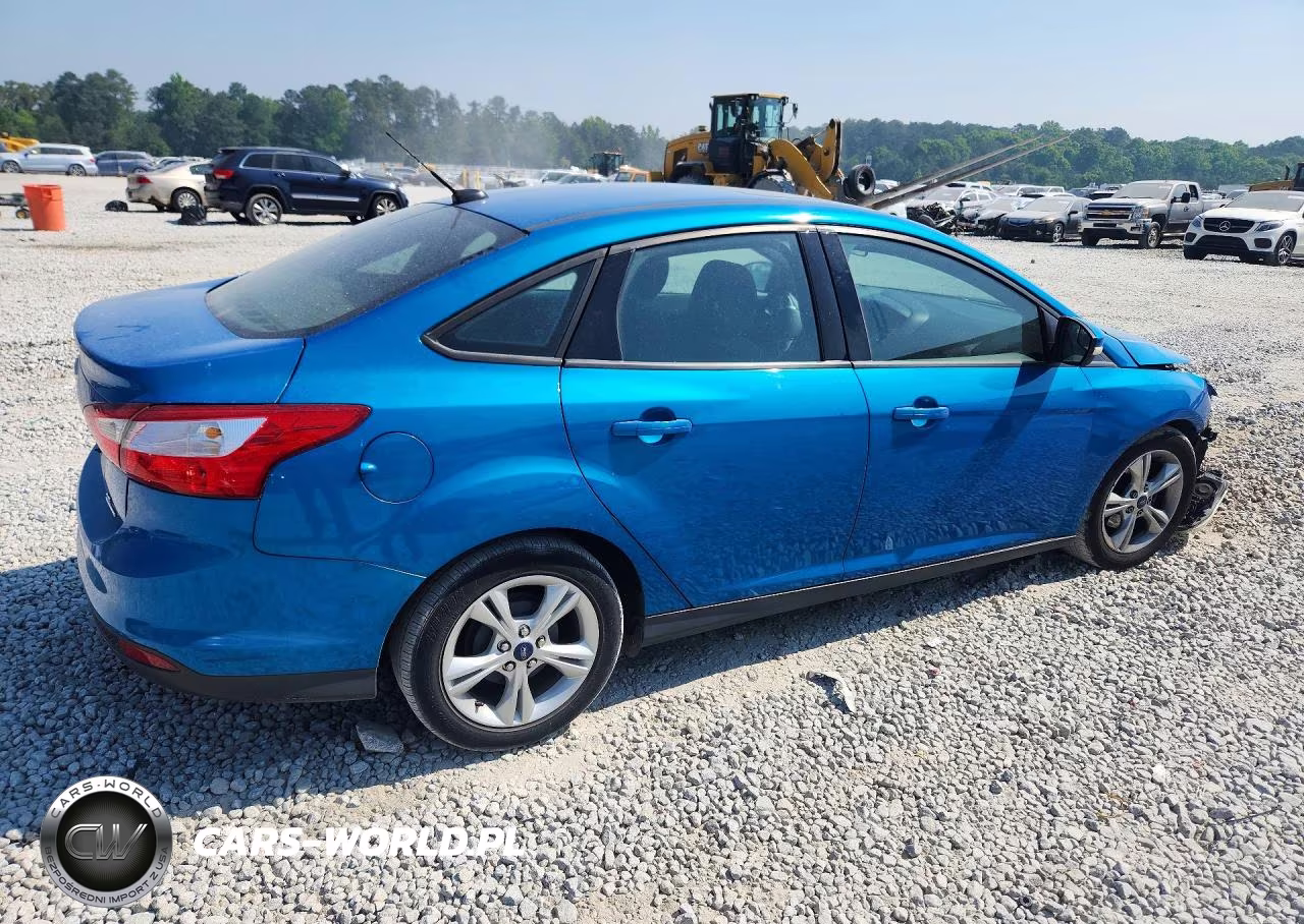 2014 Ford Focus Se VIN:1FADP3F24EL457669 - 3