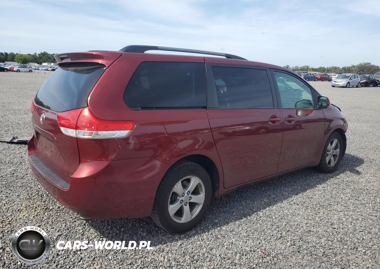 2014 Toyota Sienna Le VIN:5TDKK3DC4ES502748 - 3