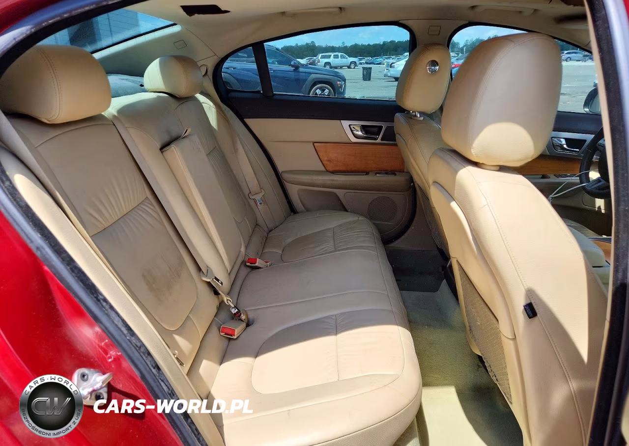2010 Jaguar Xf Luxury VIN:SAJWA0FA5AHR57722 - 10