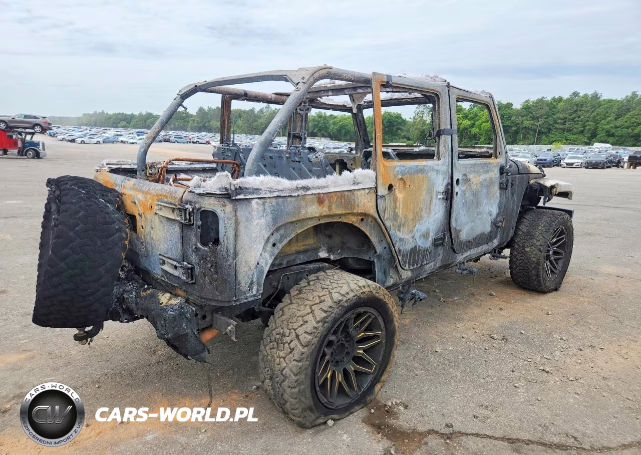 2018 Jeep Wrangler Unlimited Sahara VIN:1C4BJWEG5JL842458 - 3