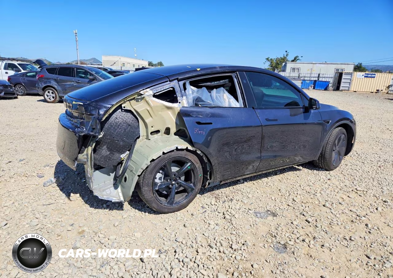 2026 Tesla Model Y VIN:7SAYGDED2TF414021 - 3