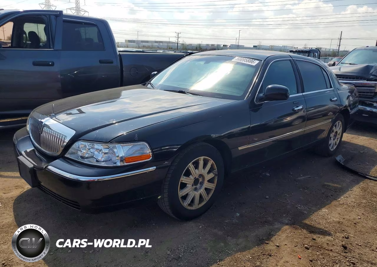 2011 Lincoln Town Car Signature Limited