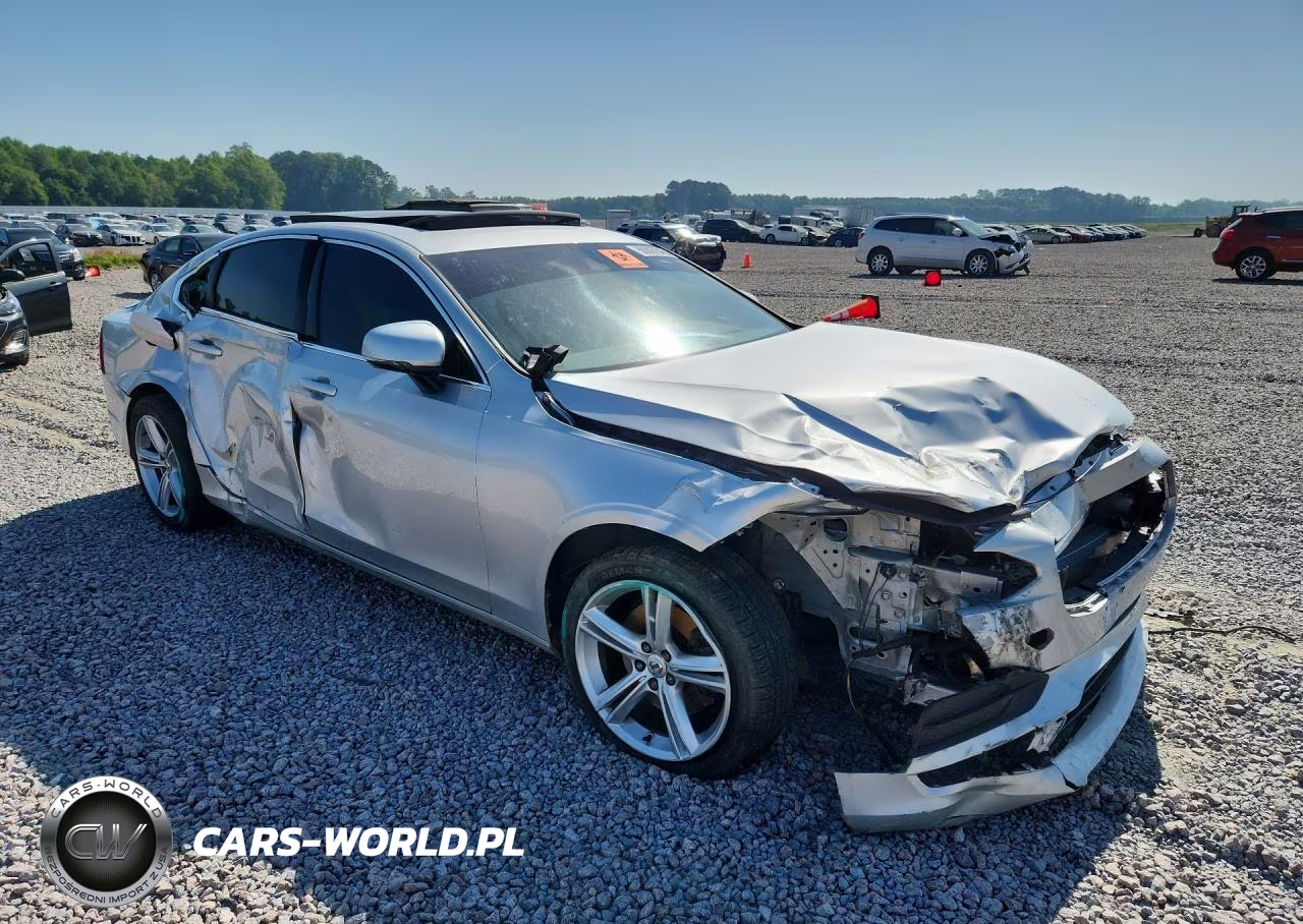 2018 Volvo S90 T5 Momentum VIN:LVY982MK6JP034064 - 4