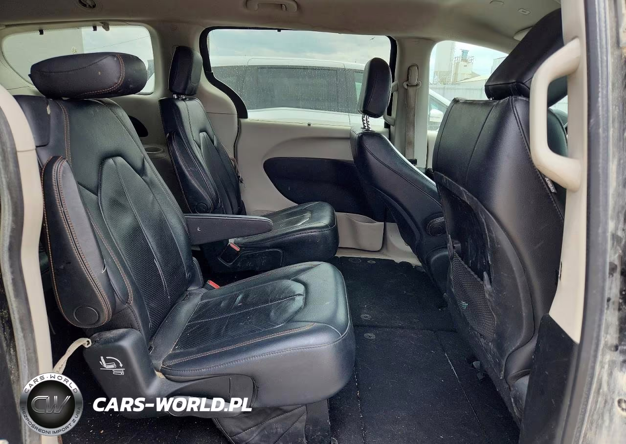 2018 Chrysler Pacifica Touring L VIN:2C4RC1BG3JR124110 - 11