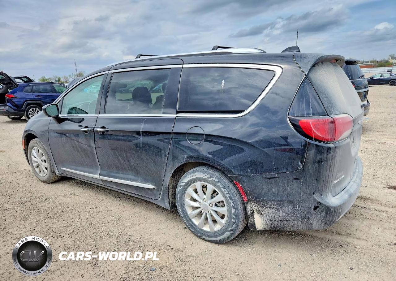 2018 Chrysler Pacifica Touring L VIN:2C4RC1BG3JR124110 - 2