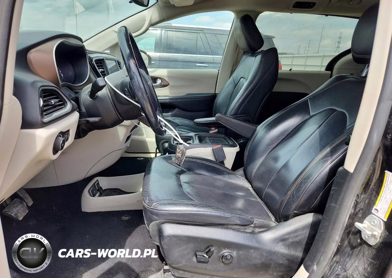 2018 Chrysler Pacifica Touring L VIN:2C4RC1BG3JR124110 - 7